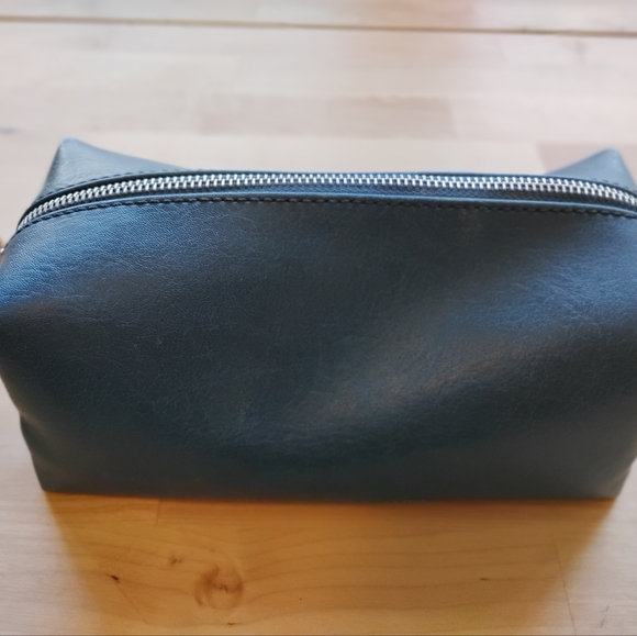 Matt & Nat L'OCCTAINE Make Up Bag - Picture 2 of 8